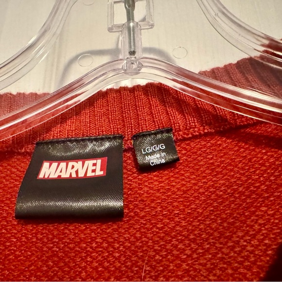 NWT Marvel sweater featuring the Avengers - Picture 3 of 9